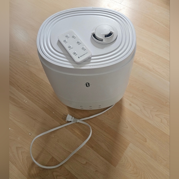 TaoTronics Humidifier/Aroma Diffuser - Picture 2 of 4
